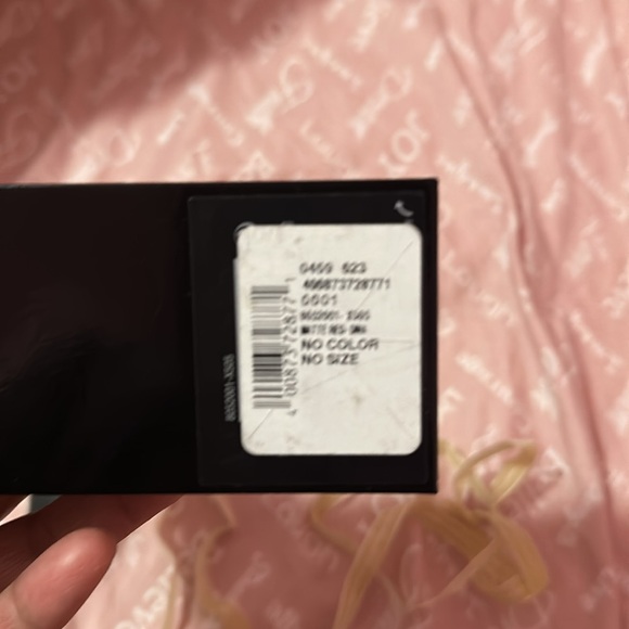 Use once , red orange shade - Picture 3 of 5